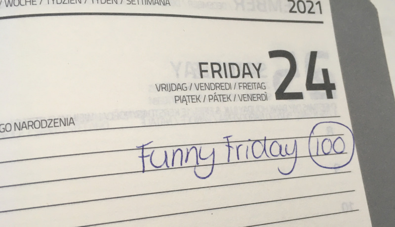 agenda opengeslagen op vrijdag 24 december 2021, met de aantekening; Funny Friday 100