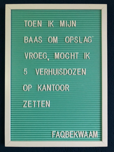 Toen ik mijn baas om opslag vroeg, mocht ik 5 verhuisdozen op kantoor zetten - FAQbekwaam