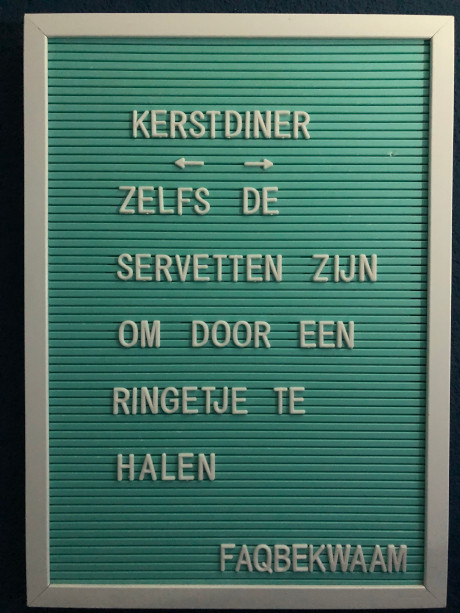 Kerstdiner - zelfs de servetten zijn om door een ringetje te halen - FAQbekwaam