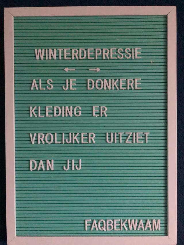 Winterdepressie - Als je donkere kleding er vrolijker uitziet dan jij - FAQbekwaam